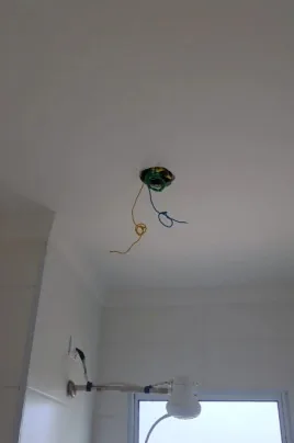 Antes: instalação de luminária